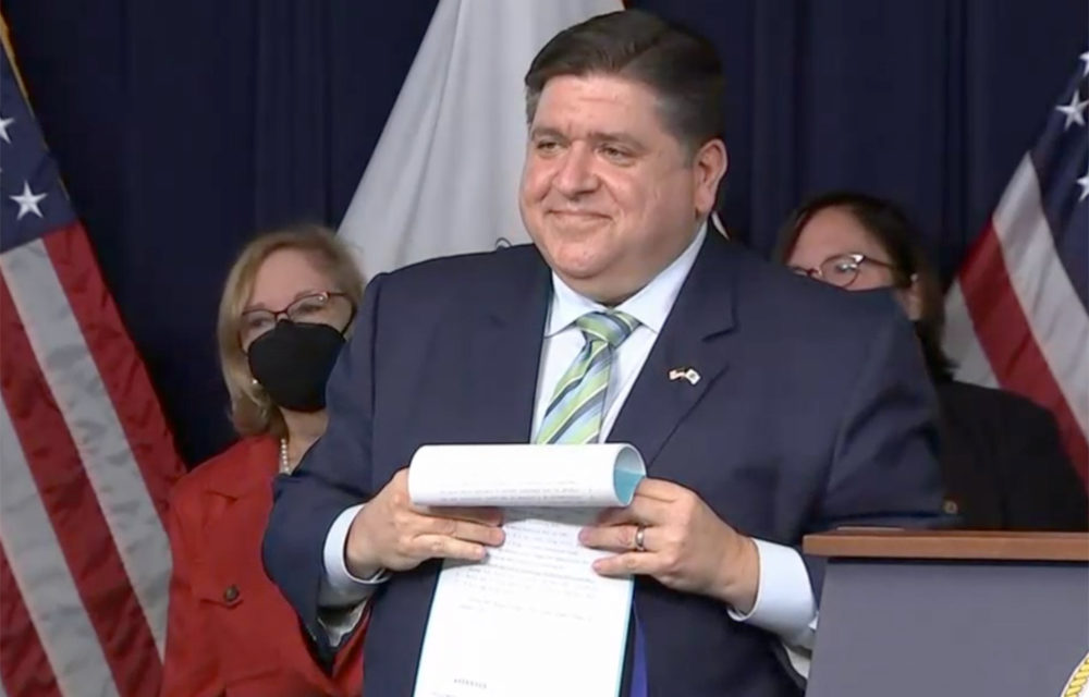 Pritzker signs plan to allow licensed midwives in Illinois