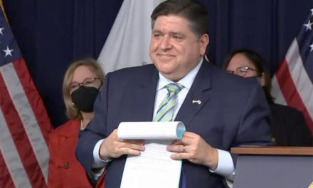 Pritzker signs plan to allow licensed midwives in Illinois